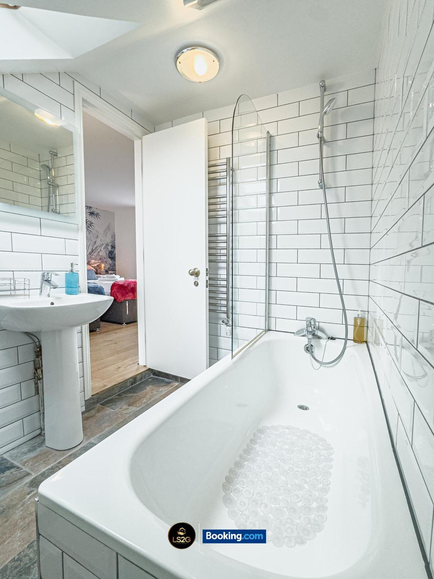 Stunning House By Ls2G Short Lets & Serviced Accommodation Greater London With Free Wifi Ngoại thất bức ảnh